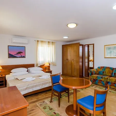 Guest house & V&m
