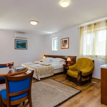 Guest house & V&m 4*