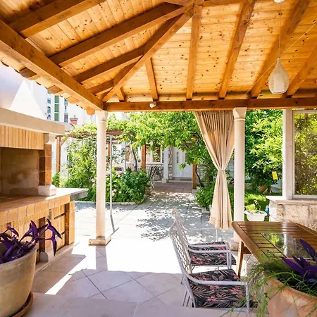 Guest house & V&m