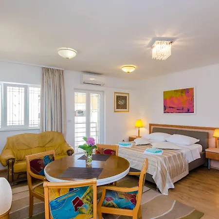 & V&m Гостевой дом 4*