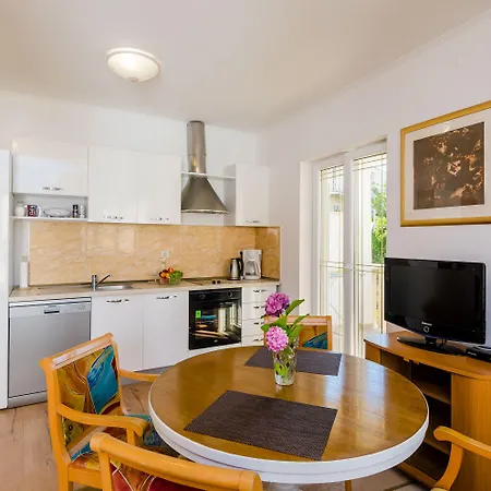 Гостевой дом & V&m 4*